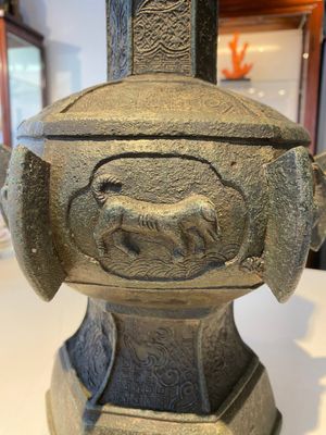 Très grand vase à flèches de type 'touhu' en bronze, Chine, Yuan — photo 10