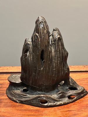 Très rare brûle-parfum couvert en forme de Laozi assit sur le rocher, Yuan — photo 2