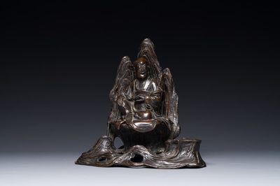 Très rare brûle-parfum couvert en forme de Laozi assit sur le rocher, Yuan