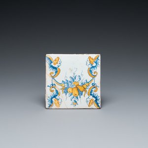 Très rare carreau en faïence polychrome de Delft à décor de guirlandes et de mascarons, 17ème — photo 1