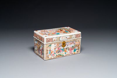 Très rare coffret d'ensemble à thé en porcelaine de Chine famille rose de Canton à décor mandarin, Qianlong