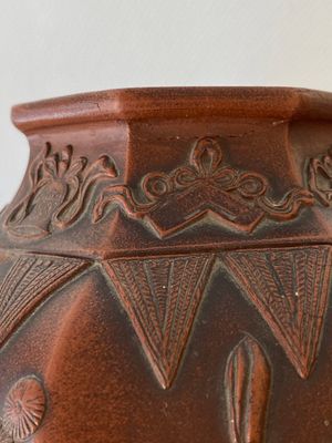Très rare paire de vases couverts de forme octogonale en grès de Yixing, Chine, Kangxi — photo 12