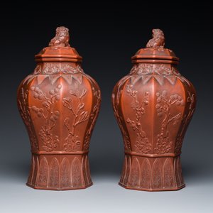 Très rare paire de vases couverts de forme octogonale en grès de Yixing, Chine, Kangxi — photo 5