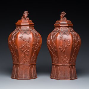 Très rare paire de vases couverts de forme octogonale en grès de Yixing, Chine, Kangxi — photo 6