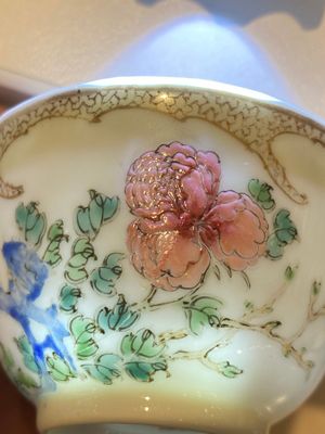 Très rare tasse et soucoupe en porcelaine de Chine famille rose semi-coquille d'oeuf à décor de coqs, sceau de Baiyun Shanren 白雲山人, Yongzheng — photo 19