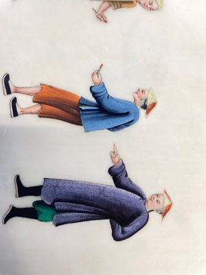 Trois albums et deux peintures sur papier de riz cadrées à décor des personnages, de la faune et de la flore, Chine, Tak Shang Saihing — photo 32