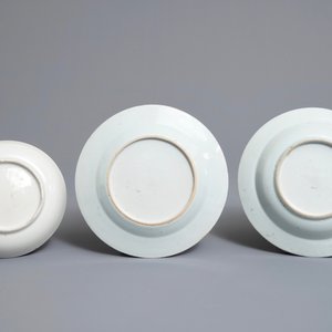 Trois assiettes armoriées en porcelaine de Chine famille rose et deux plats ovales pour le marché américain, Qianlong et 19ème — photo 5