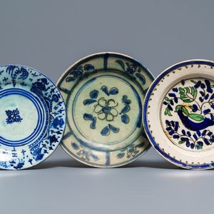 Trois assiettes en céramique islamique, Syrie et Iran, 19ème — photo 1