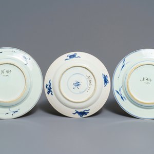 Trois assiettes en porcelaine de Chine bleu et blanc, anc. coll. Auguste le Fort, Kangxi — photo 2