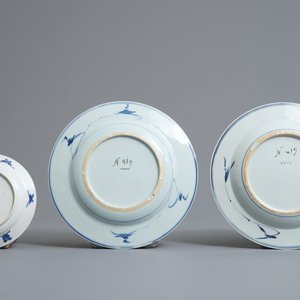Trois assiettes en porcelaine de Chine bleu et blanc, anc. coll. Auguste le Fort, Kangxi/Qianlong — photo 2