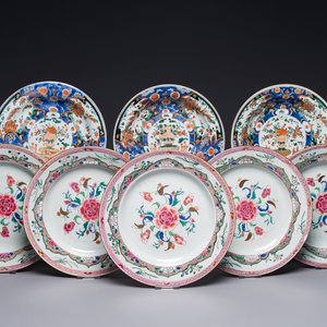 Trois assiettes en porcelaine de Chine de style verte-Imari et cinq assiettes famille rose, Kangxi/Yongzheng — photo 1