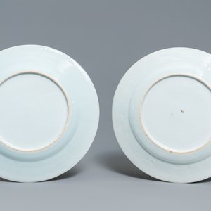Trois assiettes en porcelaine de Chine en bleu et blanc rehaussé d'or, Qianlong — photo 5
