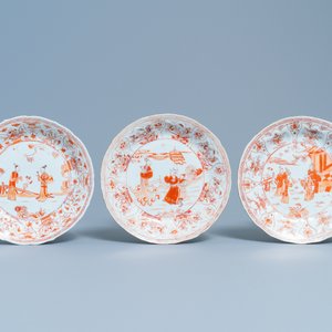 Trois assiettes en porcelaine de Chine en rouge de fer et doré, Kangxi — photo 2