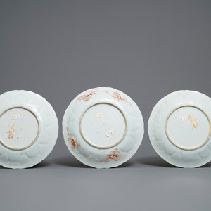 Trois assiettes en porcelaine de Chine en rouge de fer et doré, Kangxi — photo 3