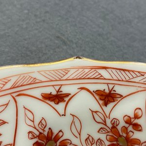 Trois assiettes en porcelaine de Chine en rouge de fer et doré, Kangxi — photo 6