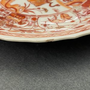 Trois assiettes en porcelaine de Chine en rouge de fer et doré, Kangxi — photo 8