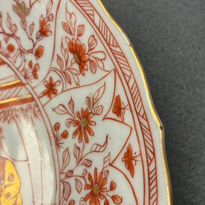 Trois assiettes en porcelaine de Chine en rouge de fer et doré, Kangxi — photo 9