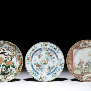 Trois assiettes en porcelaine de Chine famille rose, verte et doucai, Kangxi/Yongzheng — photo 1