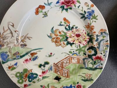 Trois assiettes en porcelaine de Chine famille rose, Yongzheng/Qianlong — photo 3