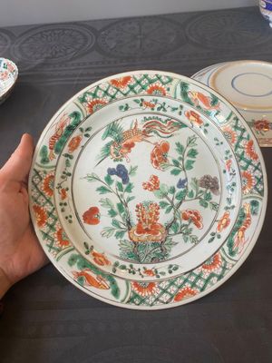 Trois assiettes en porcelaine de Chine famille verte à décor de phénix et pivoine, Kangxi — photo 12
