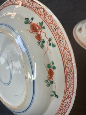Trois assiettes en porcelaine de Chine famille verte à décor de phénix et pivoine, Kangxi — photo 23