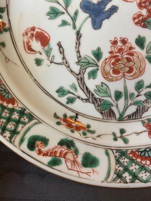 Trois assiettes en porcelaine de Chine famille verte à décor de phénix et pivoine, Kangxi — photo 28