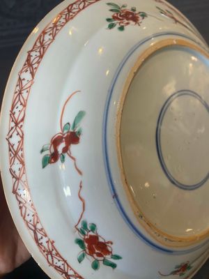 Trois assiettes en porcelaine de Chine famille verte à décor de phénix et pivoine, Kangxi — photo 31