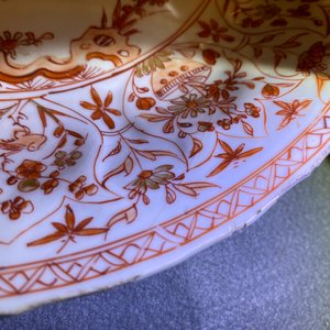Trois assiettes et un plat en porcelaine de Chine en rouge de fer et doré, Kangxi — photo 8