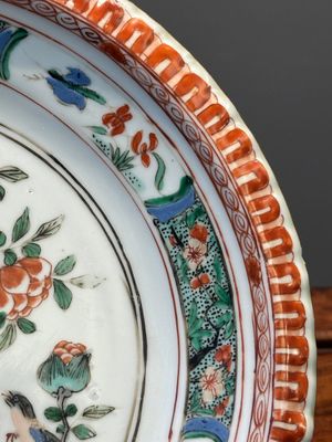 Trois assiettes et une théière en porcelaine de Chine famille verte, Kangxi — photo 19