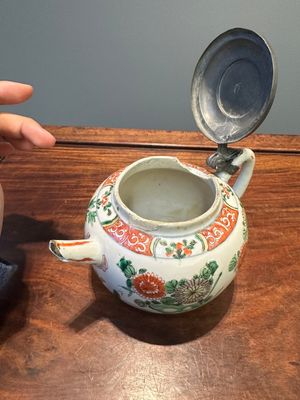 Trois assiettes et une théière en porcelaine de Chine famille verte, Kangxi — photo 29
