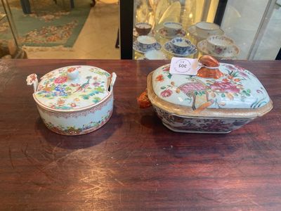 Trois assiettes, un beurrier et une soupière couverte en porcelaine de Chine famille rose, Qianlong — photo 1