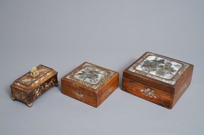 Trois boîtes en bois incrusté de nacre, Chine, 19ème