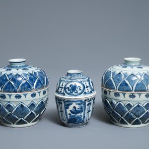 Trois bols couverts en porcelaine de Chine en bleu et blanc, Wanli — photo 1