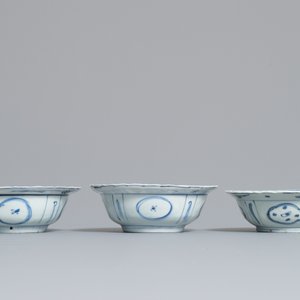 Trois bols de type klapmuts en porcelaine de Chine de type kraak, Wanli — photo 4
