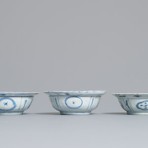 Trois bols de type klapmuts en porcelaine de Chine de type kraak, Wanli — photo 6