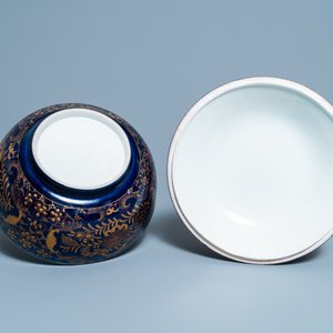 Trois bols en porcelaine de Chine à décor doré sur fond bleu monochrome, 19ème — photo 13