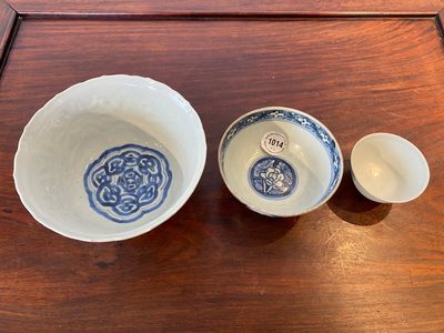 Trois bols en porcelaine de Chine en bleu et blanc, Ming — photo 2