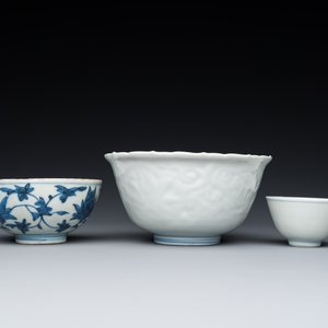 Trois bols en porcelaine de Chine en bleu et blanc, Ming — photo 5