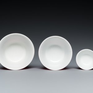 Trois bols en porcelaine de Chine en rose monochrome, Qianlong mark, 19/20ème — photo 6