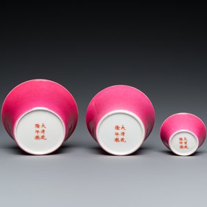 Trois bols en porcelaine de Chine en rose monochrome, Qianlong mark, 19/20ème — photo 7