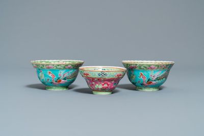 Trois bols en porcelaine de Chine famille rose pour le marché Straits ou Peranakan, 19ème