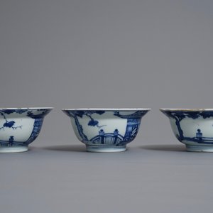 Trois bols et un vase en porcelaine de Chine bleu et blanc et famille rose, Kangxi et 19ème — photo 4