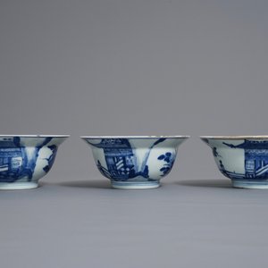 Trois bols et un vase en porcelaine de Chine bleu et blanc et famille rose, Kangxi et 19ème — photo 5