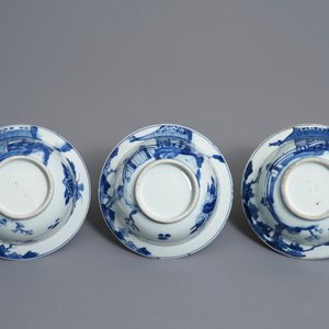 Trois bols et un vase en porcelaine de Chine bleu et blanc et famille rose, Kangxi et 19ème — photo 7