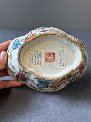Trois bols lobés en porcelaine de Chine famille rose, marque de Yongzheng, 19ème — photo 14