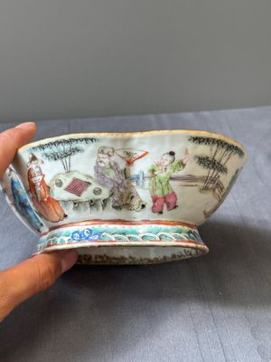 Trois bols lobés en porcelaine de Chine famille rose, marque de Yongzheng, 19ème — photo 4