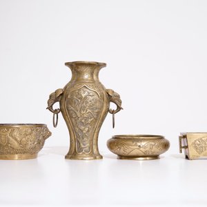 Trois bols ou brûle-parfums et un vase en bronze, Chine, 19/20ème — photo 3