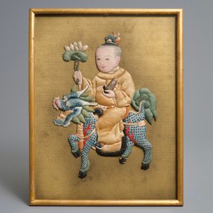 Trois broderies de figures rehaussées de peinture, Chine, 18/19ème — photo 3