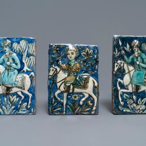Trois carreaux en céramique de Qajar à décor en relief, Iran, 19ème — photo 1