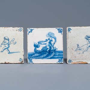 Trois carreaux en faïence de Delft bleu et blanc à décor de putti, 17ème — photo 1
